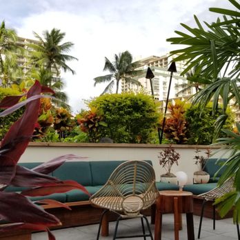 Hideout - Beautiful afternoon weather allows us to sit on the patio in the building's shade. - Bars Near Me - Honolulu, Hawaii Hideout - Beautiful afternoon weather allows us to sit on the patio in the building's shade. - Bars Near Me - Honolulu, Hawaii