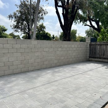 Unique Home Builders - Backyard with pavers and new cinderblock wall. - Masonry/Concrete Near Me - Santa ana, California Unique Home Builders - Backyard with pavers and new cinderblock wall. - Masonry/Concrete Near Me - Santa ana, California