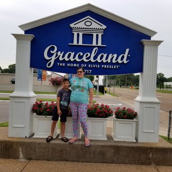 Graceland - Family pic - Museums Near Me - Memphis, Tennessee