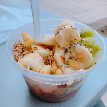 The Main Squeeze - Pura Vida Açaí bowl - Juice Bars & Smoothies Near Me - Mount Pleasant, South Carolina