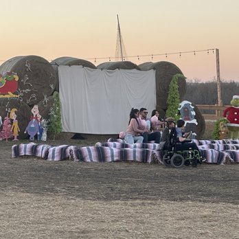 Country Grace Farms - La pantalla - Attraction Farms Near Me - Seguin, Texas
