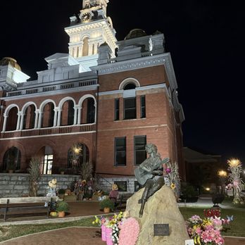 Dolly Parton Statue - Dolly statue severed county courthouse - Landmarks & Historical Buildings Near Me - Sevierville, Tennessee Dolly Parton Statue - Dolly statue severed county courthouse - Landmarks & Historical Buildings Near Me - Sevierville, Tennessee