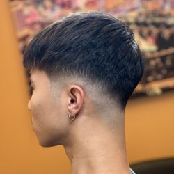 Low skin fade with texturized top