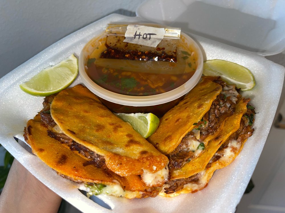 Bereniz’s Birria Y Mas Logo