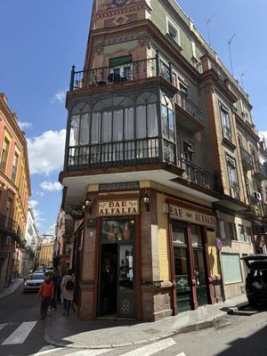 Bar Alfalfa by null