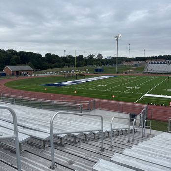 W.T. Woodson High School - Middle Schools & High Schools Near Me - Fairfax, Virginia W.T. Woodson High School - Middle Schools & High Schools Near Me - Fairfax, Virginia