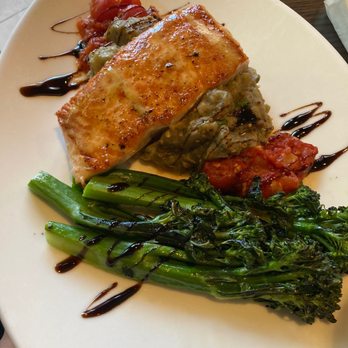 Farmer's Table - Salmón, mashed eggplant and broccolini - Desserts Near Me - Boca Raton, Florida