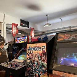 Hot Comics and Collectibles - Cool nostalgia arcade