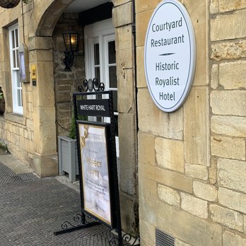 White Hart Royal - Front - Hotels Near Me - Moreton-in-Marsh, GLS