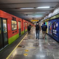 Metro la Raza