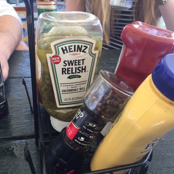 Belle's - Condiments on the tables - Cafes Near Me - Newport, Rhode Island