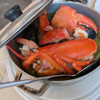 Lisbon Cafe Of Mineola - Mariscada Verde seafood combo in a green sauce - Portuguese Near Me - Mineola, New York