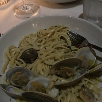 Le Farfalle - Clams with linguini, lemon and garlic!! - Italian Near Me - Charleston, South Carolina Le Farfalle - Clams with linguini, lemon and garlic!! - Italian Near Me - Charleston, South Carolina