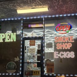 Smokers - New store hours 7-12 am