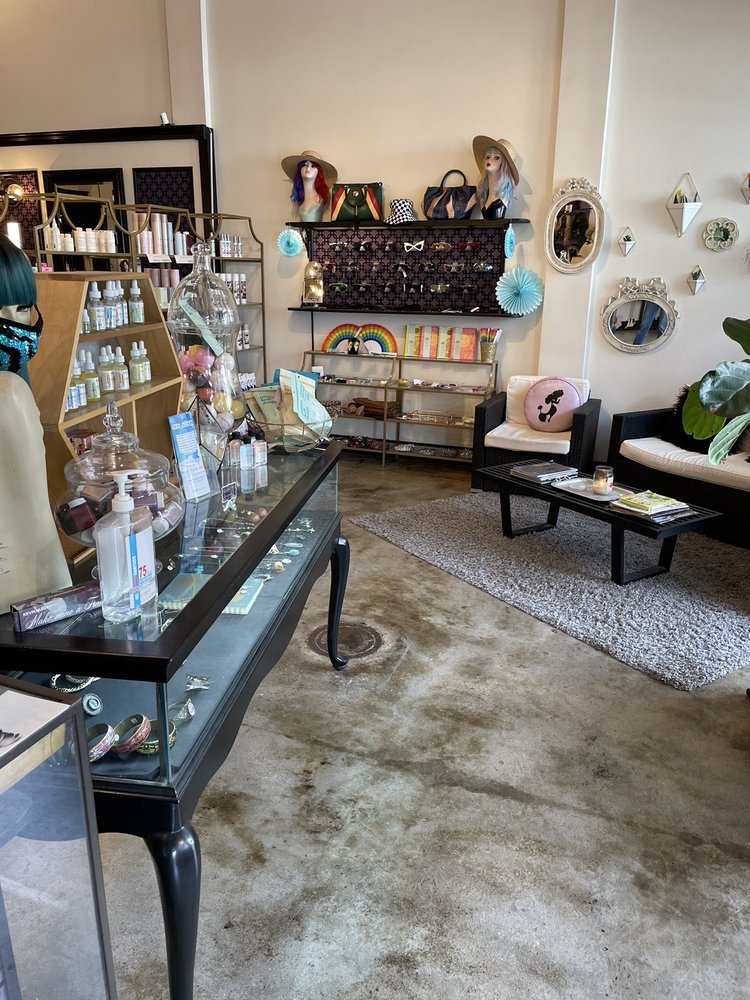 FIFI’S BYWATER BEAUTY PARLOR Updated September 2024 10 Photos