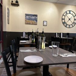 Pasta Fresca - Seating and ambiance