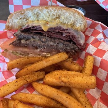The Hudson Eatery & Bar - Pastrami Boom Boom Burger $18 - Beer Bar Near Me - Tempe, Arizona