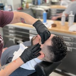We wax eyebrows, noses, and ears, for that fresh long lasting feeling!