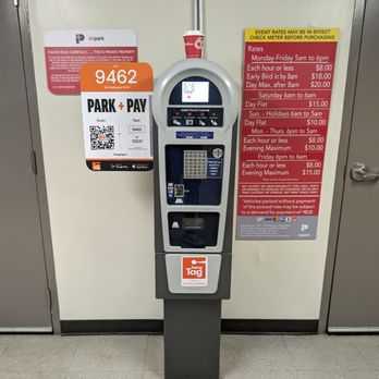 Impark - Payment machine and QR code to pay through the app - Parking Near Me - Toronto, Ontario