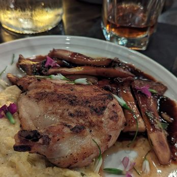 House 406 - Chicken with polenta and mushrooms - American Near Me - Northbrook, Illinois