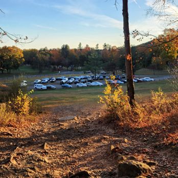 Sleeping Giant State Park - Parking lot views from trail - Parks Near Me - Hamden, Connecticut