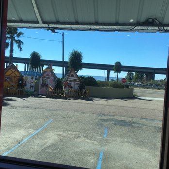 Middendorf's - Manchac - October fest at Middendorf's - Seafood Near Me - Akers, Louisiana