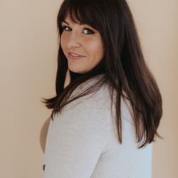 Angela Bauer