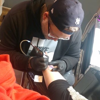 6 Skulls Tattoo - Tattoo Near Me - New York, New York