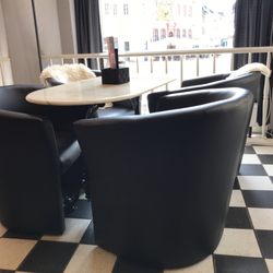 Cafe Am Markt - Bucket seats!