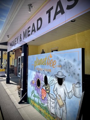 Planet Bee Honey Farm and Honeymoon Meadery by null