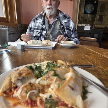 Cafe il Mondo - Pizza Near Me - Honokaa, Hawaii