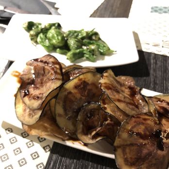 Vinitus - Shishito peppers and eggplant chips with honey - Tapas Bars Near Me - Barcelona, B Vinitus - Shishito peppers and eggplant chips with honey - Tapas Bars Near Me - Barcelona, B
