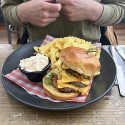 Lorimers Family Restaurant - Burger