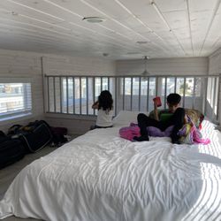 Sun Outdoors San Diego Bay - 2 queen size mattresses in loft area