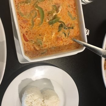 Salween Thai - Red curry (chicken, bell peppers, coconut milk) - Thai Near Me - Omaha, Nebraska Salween Thai - Red curry (chicken, bell peppers, coconut milk) - Thai Near Me - Omaha, Nebraska