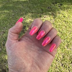 Defuniak Nails And Spa - Pink fingernails