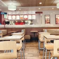 Wendy's - Clean dining area