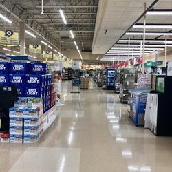 Hannaford - Hannaford Saratoga Springs NY. Very clean and well kept.