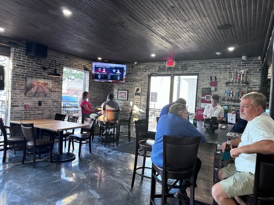 Katy Crossing Icehouse by null