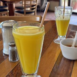 Monique Cafeteria - Freshly squeezed orange juice