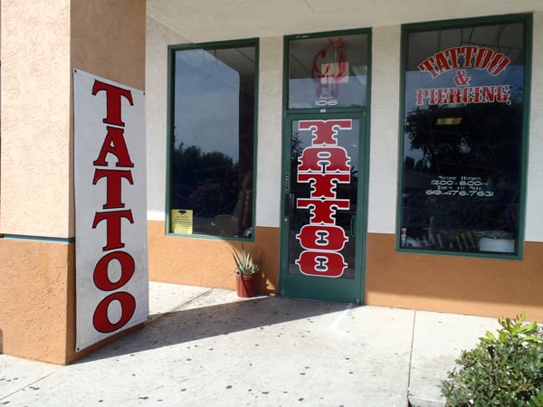 Needle Maniaks Tattoo Logo