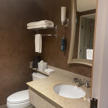 Hilton Orange County/Costa Mesa - Bath - Hotels Near Me - Costa Mesa, California