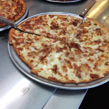 Mario's Pizza - Despite having "pizza" in its name the pies at Mario's aren't anything special. - Italian Near Me - Springfield, Illinois Mario's Pizza - Despite having "pizza" in its name the pies at Mario's aren't anything special. - Italian Near Me - Springfield, Illinois