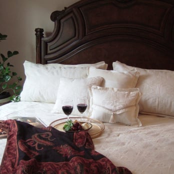 Eagle Rock Bed and Breakfast - Luxurious Rooms - Bed & Breakfast Near Me - Chemainus, British Columbia Eagle Rock Bed and Breakfast - Luxurious Rooms - Bed & Breakfast Near Me - Chemainus, British Columbia