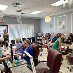 Hot Nails & Spa