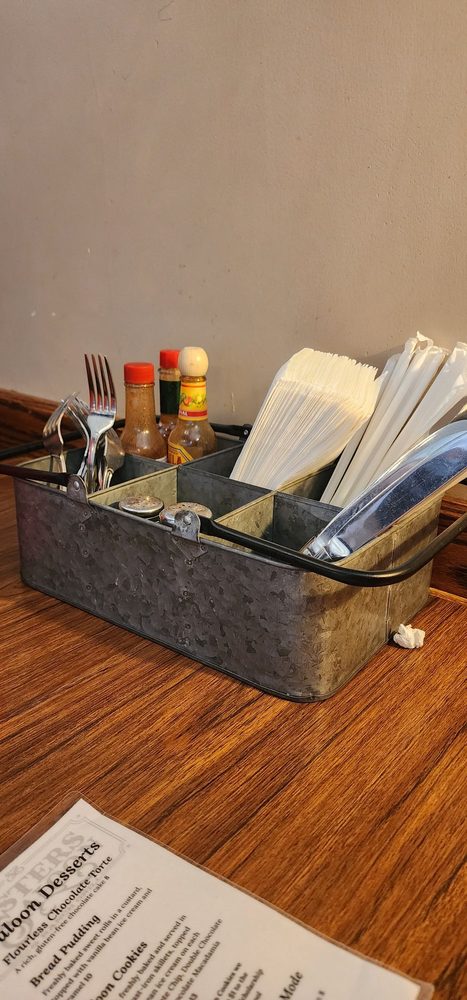 Sisters Saloon & Ranch Grill