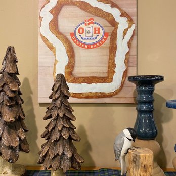 O&H Danish Bakery - a table with christmas decorations - Bakeries Near Me - Racine, Wisconsin O&H Danish Bakery - a table with christmas decorations - Bakeries Near Me - Racine, Wisconsin