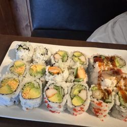 Hanami Izakaya - Sushi rolls (various)
