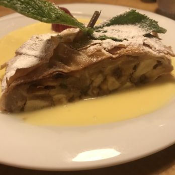 Specht - Delightful apple streudel - Austrian Near Me - Vienna, 9