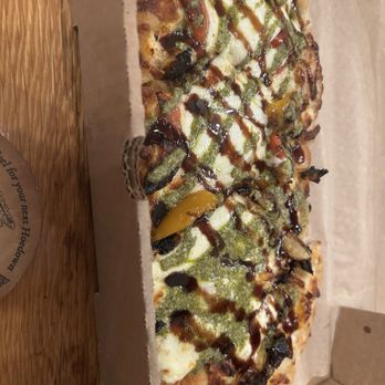 Harper Lane Brewery - Caprese flat bread - Brewpubs Near Me - Middleborough, Massachusetts